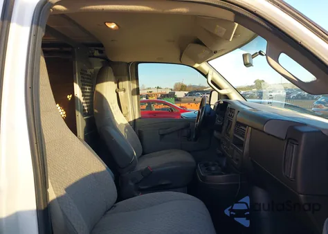 2017 GMC Savana G3500 из США, поврежденный, VIN 1GTZ7GFGXH1345543